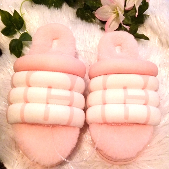 UGG Shoes - ⏰🔥24 hr. Sale! NWOT UGG Logo Maxi Slide Slipper Platform Sandals